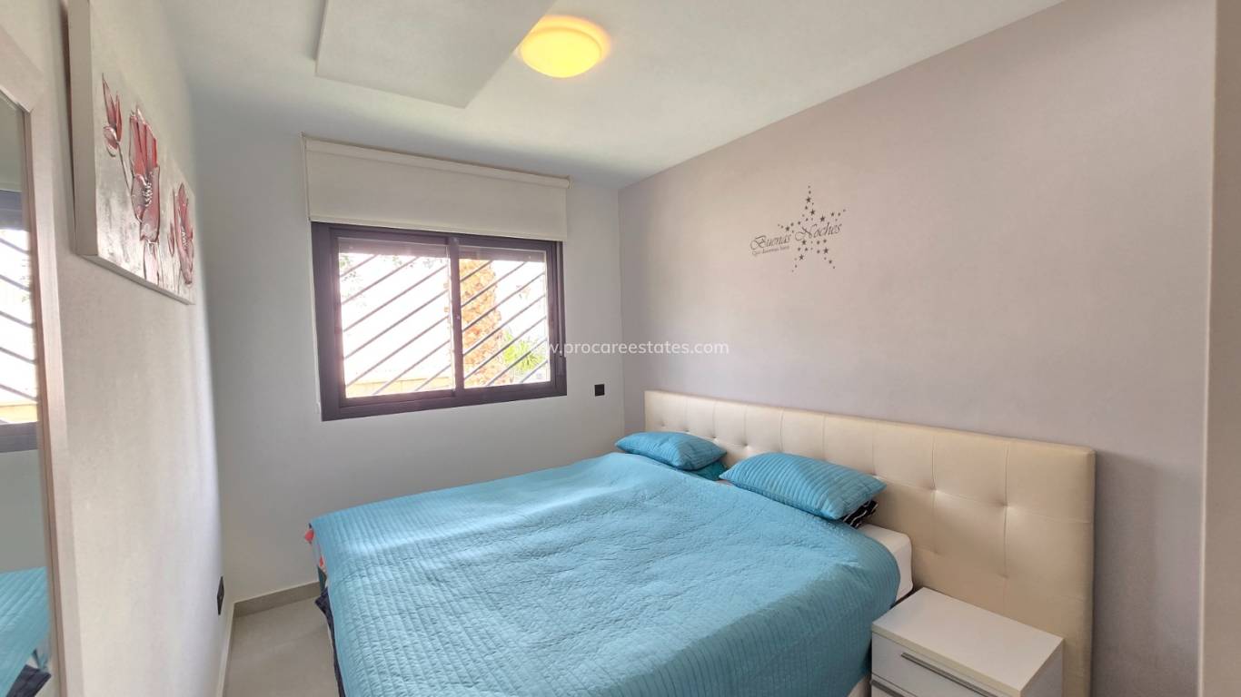 Revente - Apartment / Flat * - Orihuela Costa * - Punta Prima *