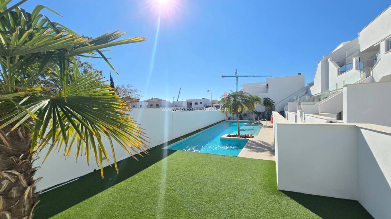 Revente - Apartment / Flat * - Pilar de la Horadada *