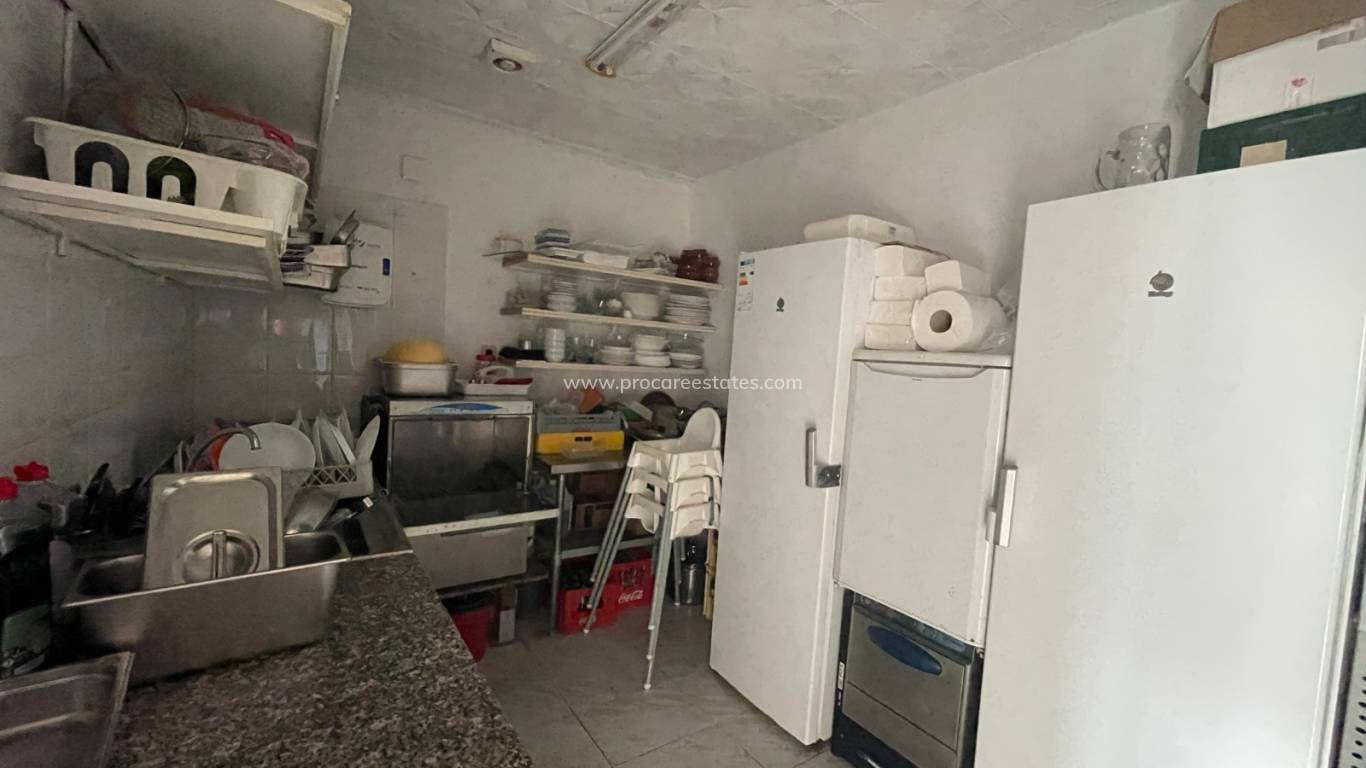 Revente - Commercial space - Torrevieia - Comunidad Valenciana