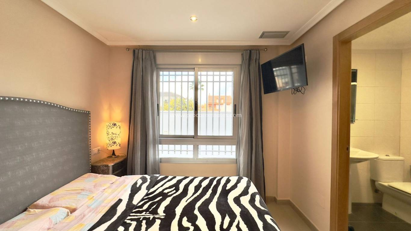 Revente - Propriété commerciale - Torrevieja - Playa Del Cura