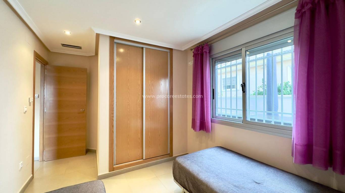 Revente - Propriété commerciale - Torrevieja - Playa Del Cura