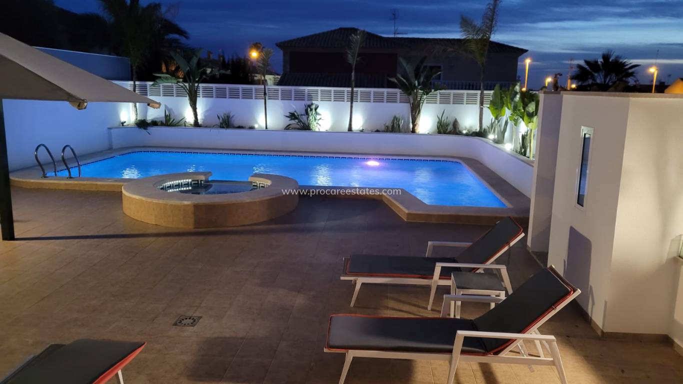 Revente - Villa - Torrevieja - Aguas Nuevas