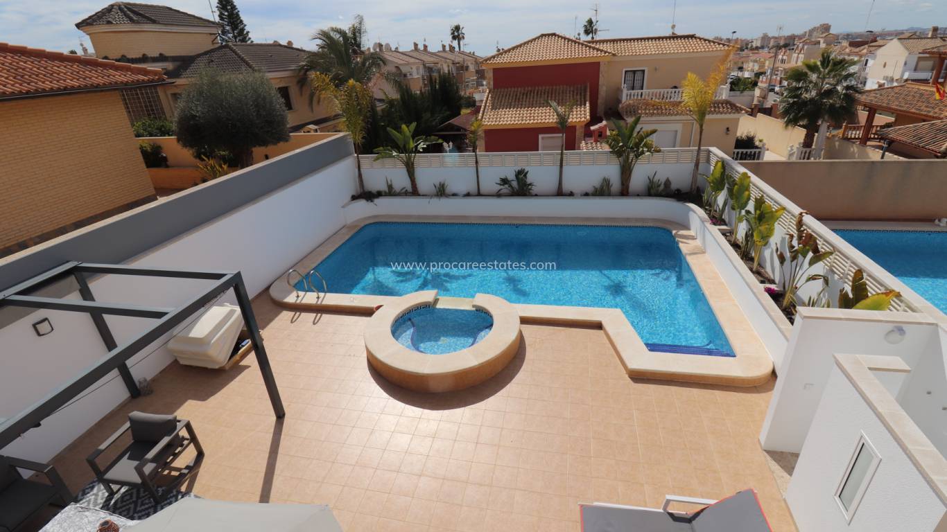 Revente - Villa - Torrevieja - Aguas Nuevas