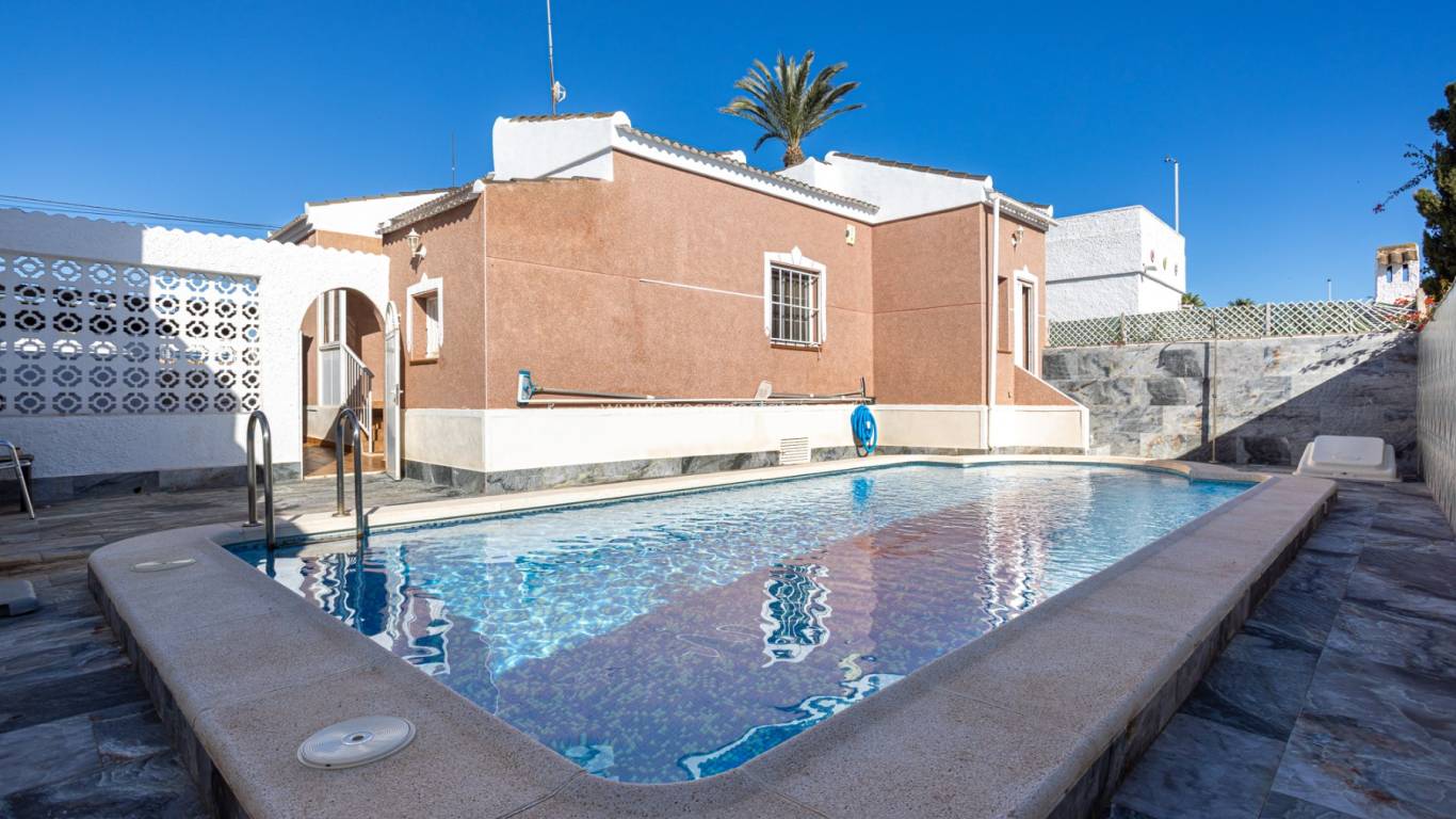 Revente - Villa - Torrevieja - Urbanización San Luis