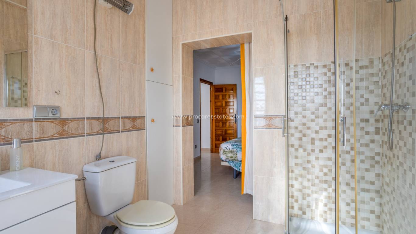 Revente - Villa - Torrevieja - Urbanización San Luis