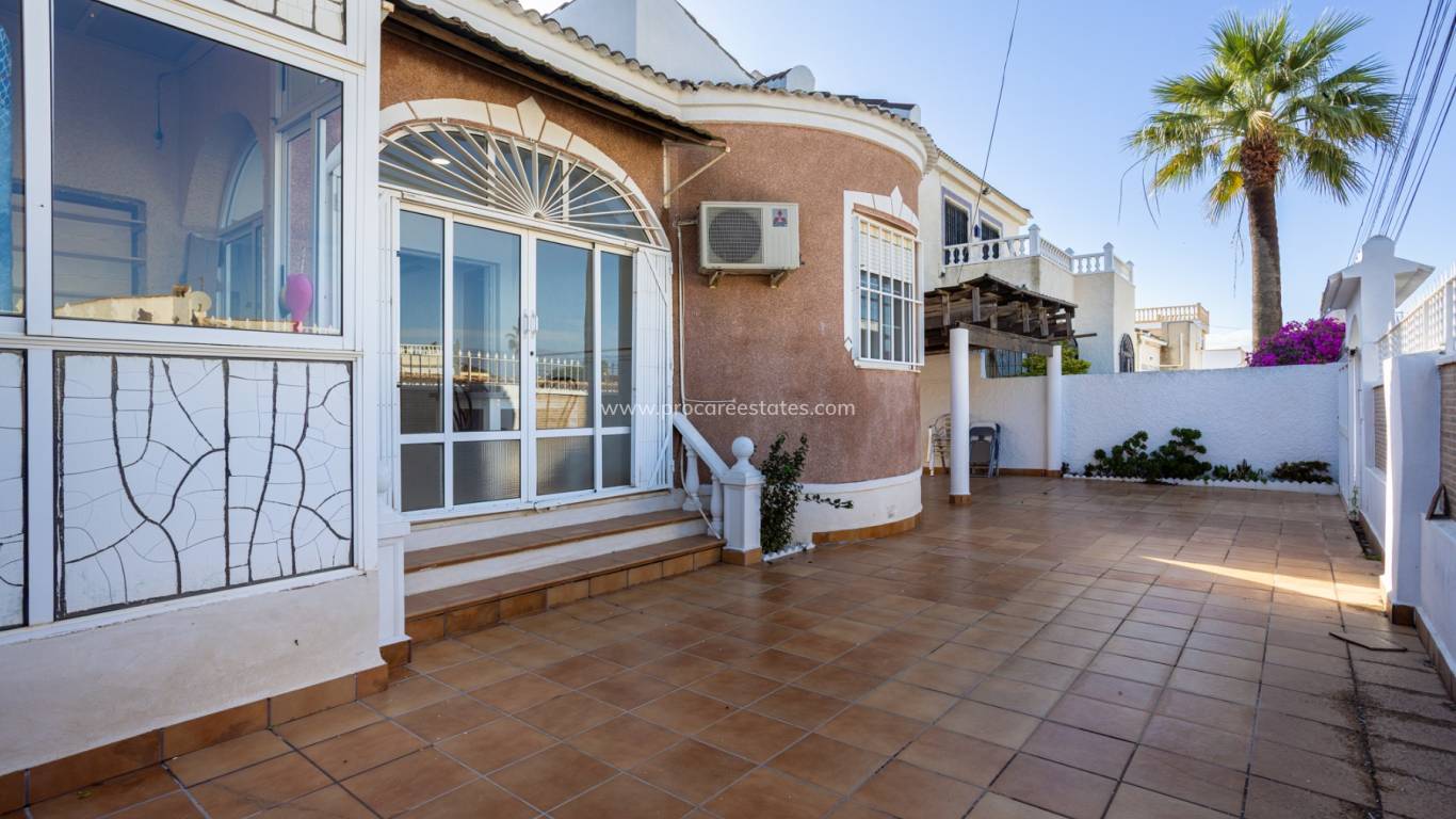 Revente - Villa - Torrevieja - Urbanización San Luis