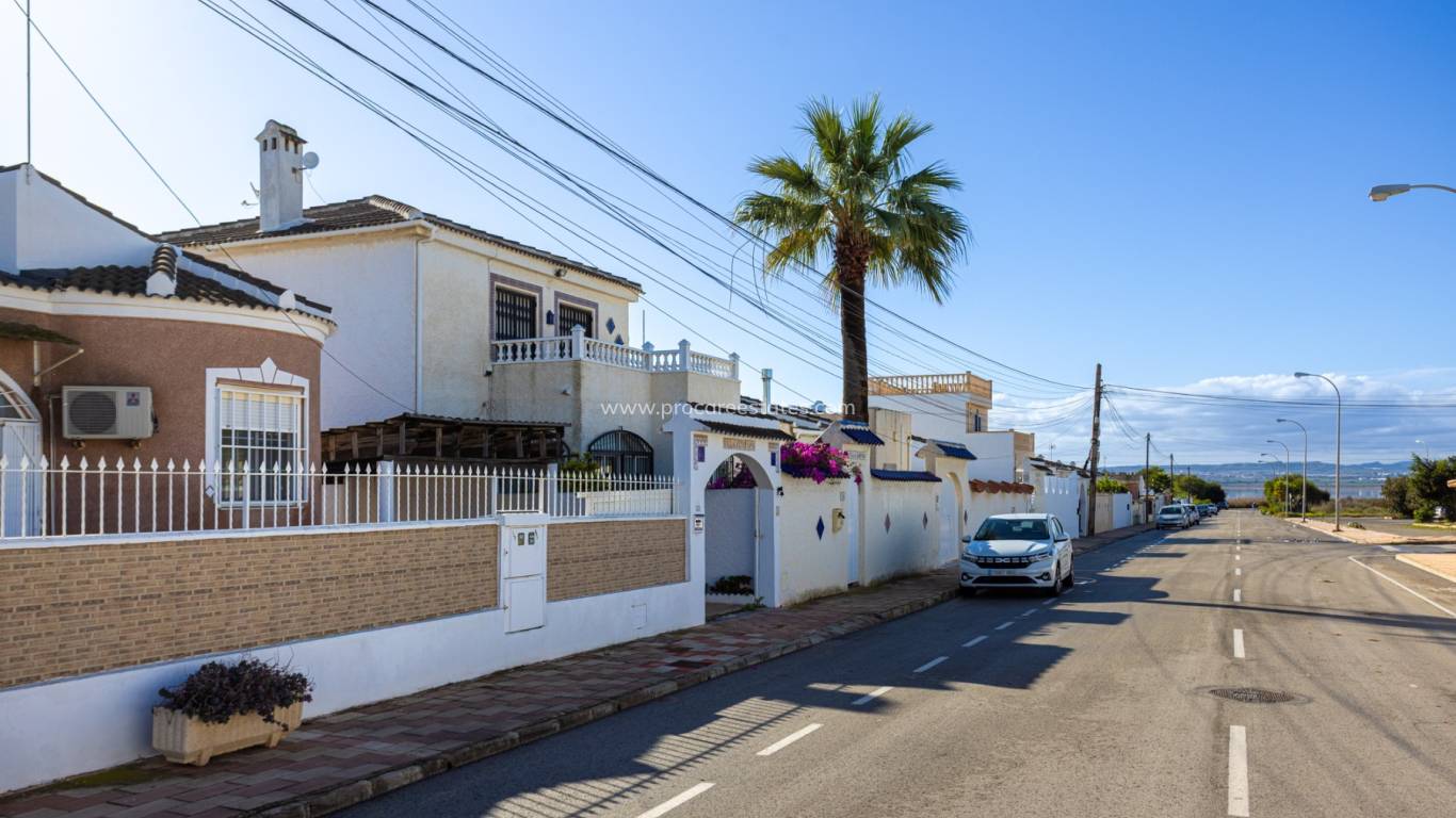 Revente - Villa - Torrevieja - Urbanización San Luis