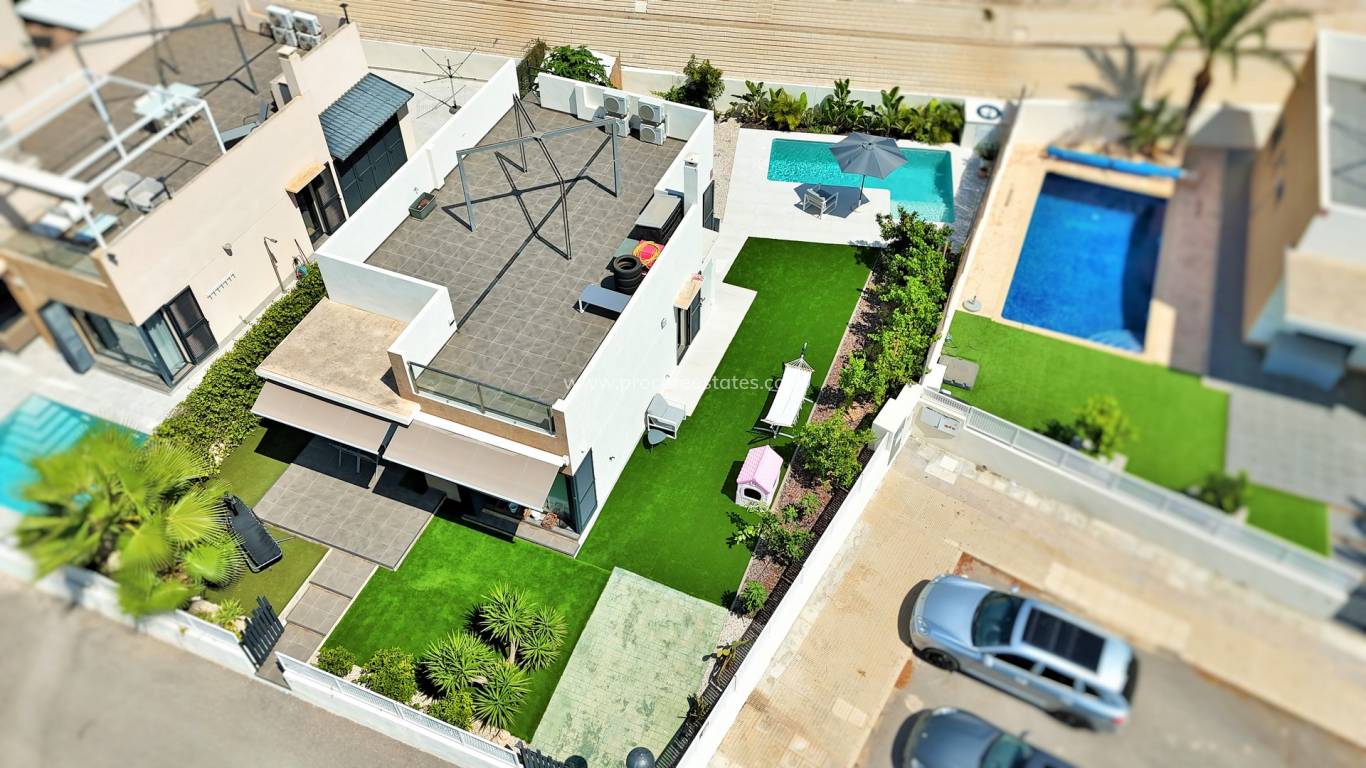 Verkauf - Villa - Orihuela Costa - La Zenia