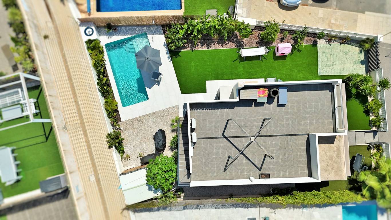 Verkauf - Villa - Orihuela Costa - La Zenia