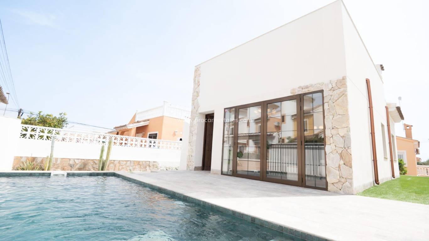 Verkauf - Villa - Orihuela Costa - Punta Prima