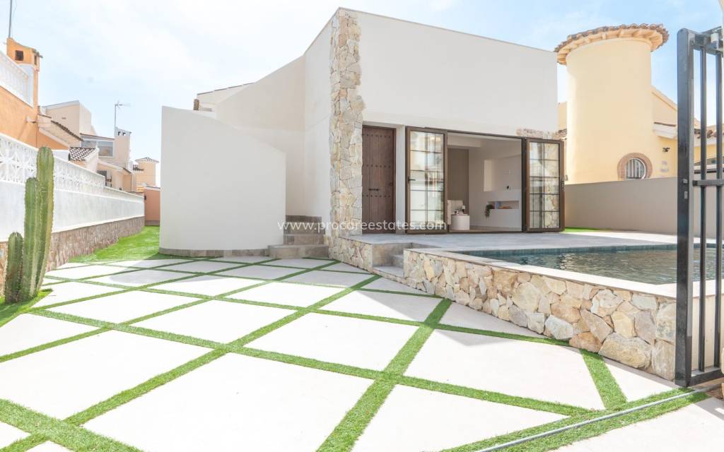 Verkauf - Villa - Orihuela Costa - Punta Prima