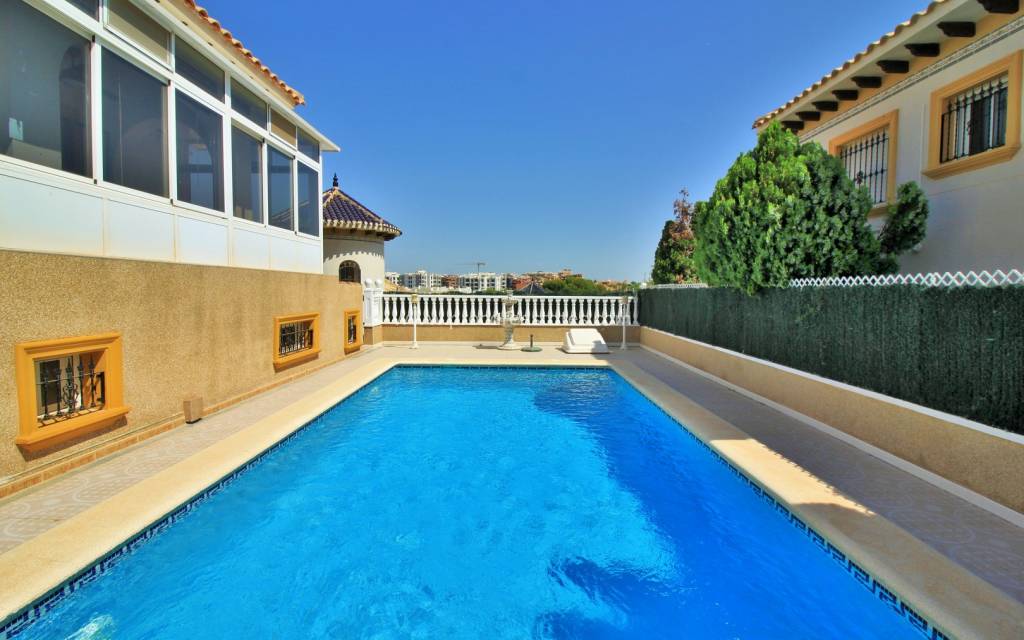 Verkauf - Villa - Orihuela Costa - Villamartin