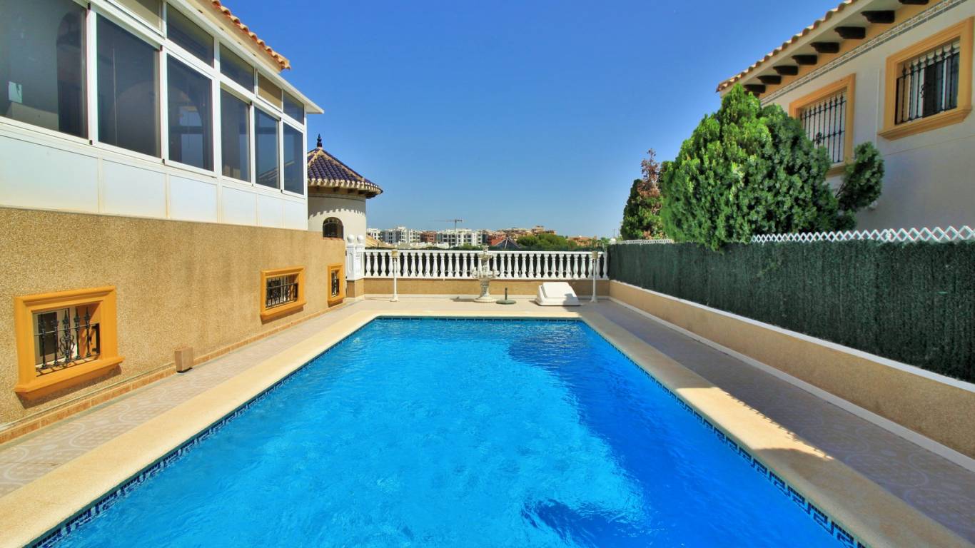 Verkauf - Villa - Orihuela Costa - Villamartin