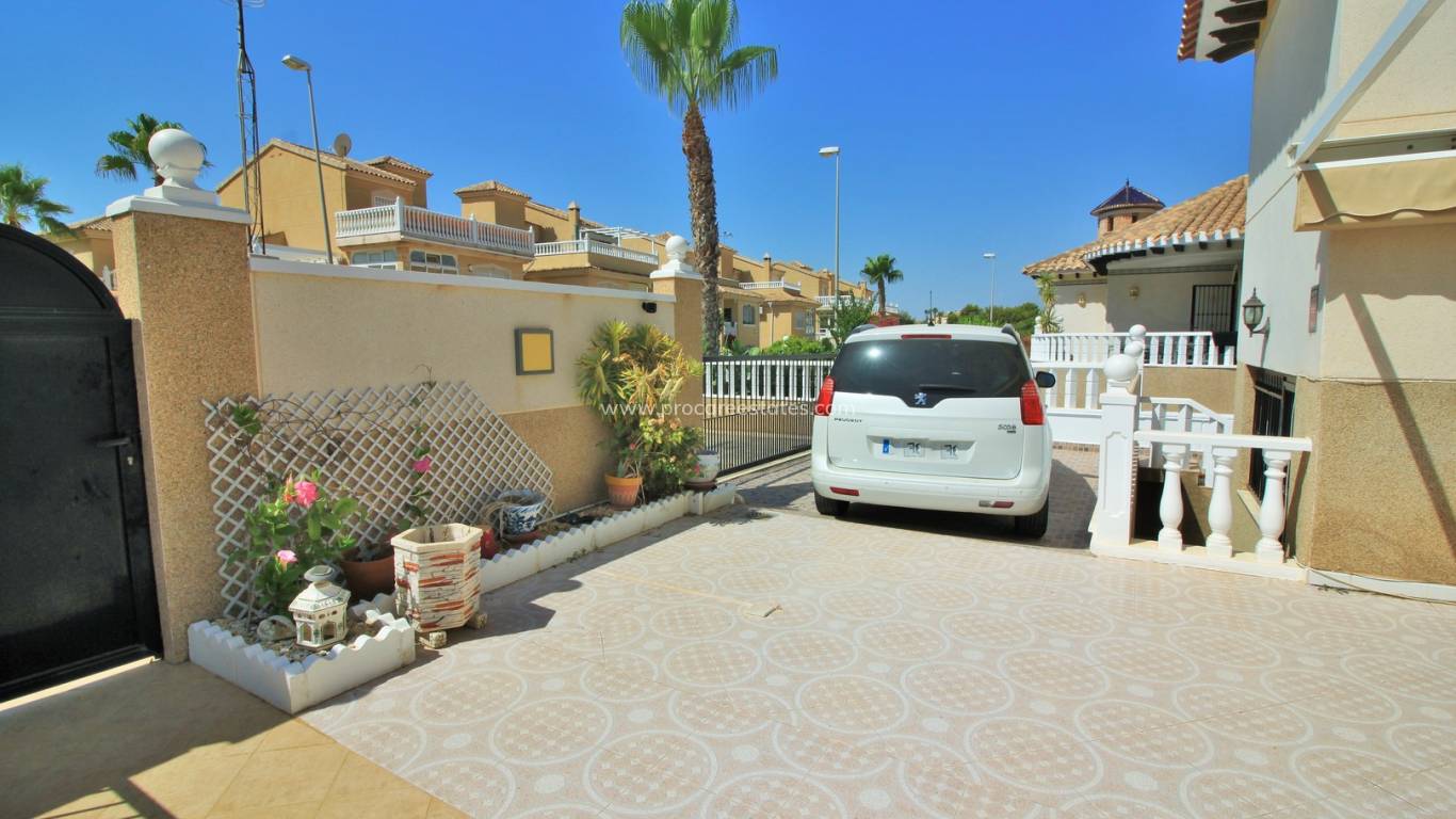 Verkauf - Villa - Orihuela Costa - Villamartin