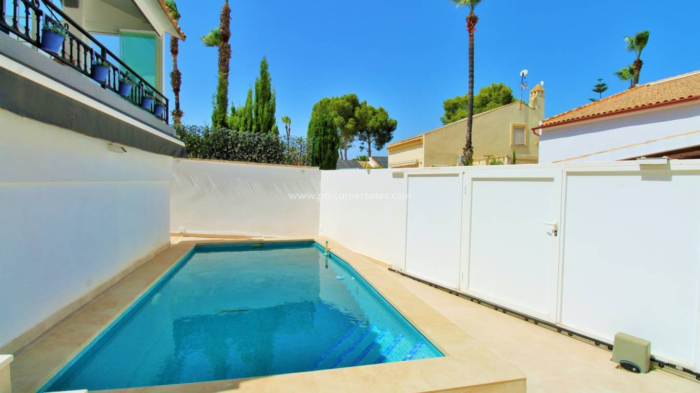 Verkauf - Villa - Orihuela Costa - Villamartin