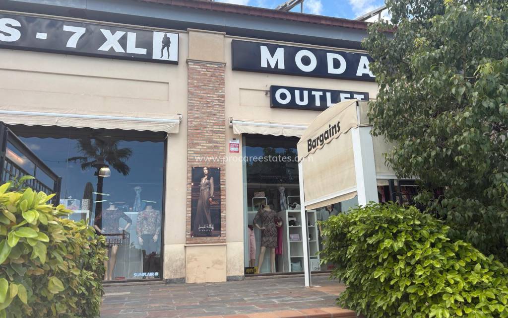 Verkoop - Commercieel vastgoed - Algorfa - La Finca golf