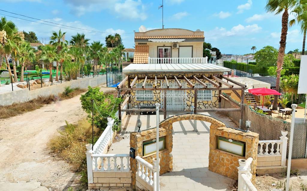 Verkoop - Commercieel vastgoed - Orihuela Costa - Villamartin