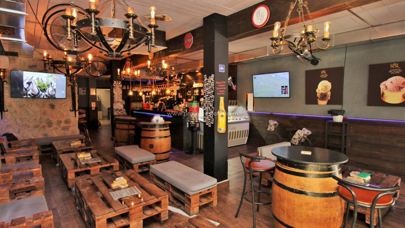 Verkoop - Commercieel vastgoed - Orihuela Costa - Villamartin