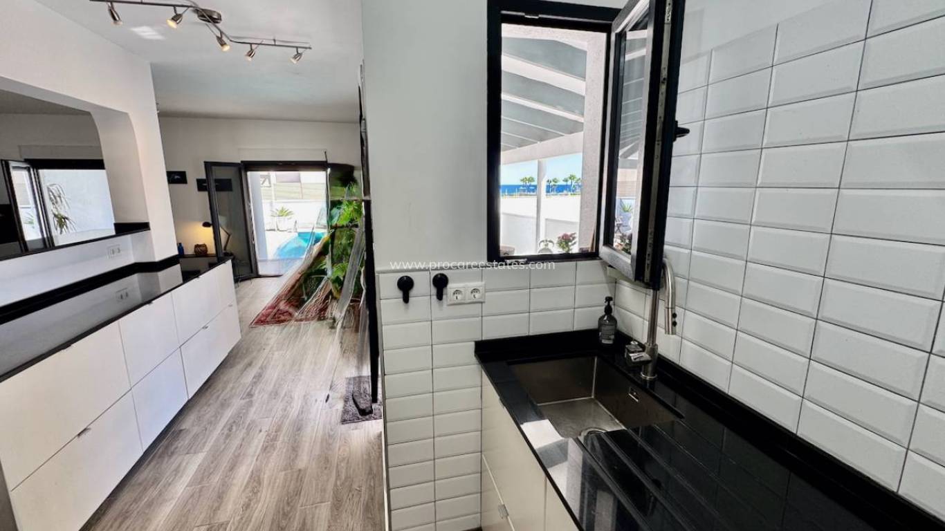 Verkoop - Villa - Orihuela Costa - Punta Prima