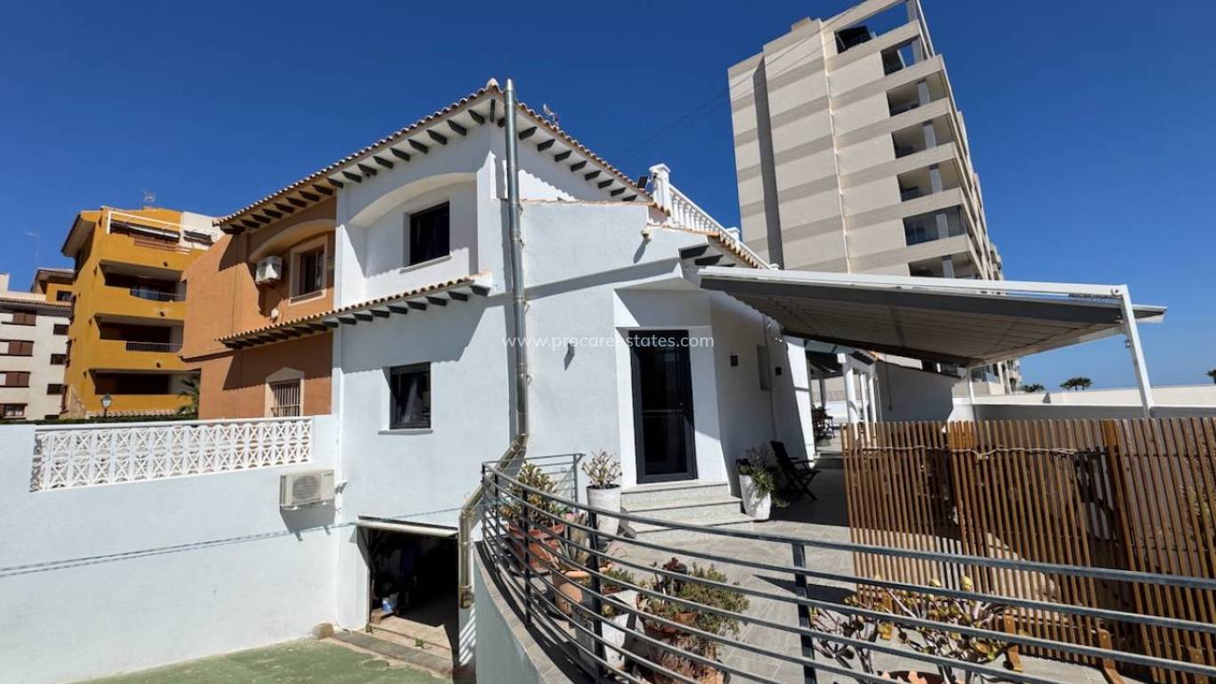 Verkoop - Villa - Orihuela Costa - Punta Prima