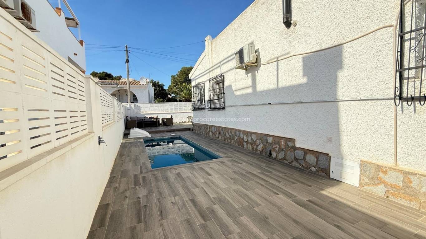 Verkoop - Villa - Orihuela Costa - Villamartin
