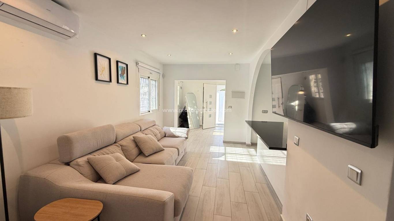 Verkoop - Villa - Orihuela Costa - Villamartin