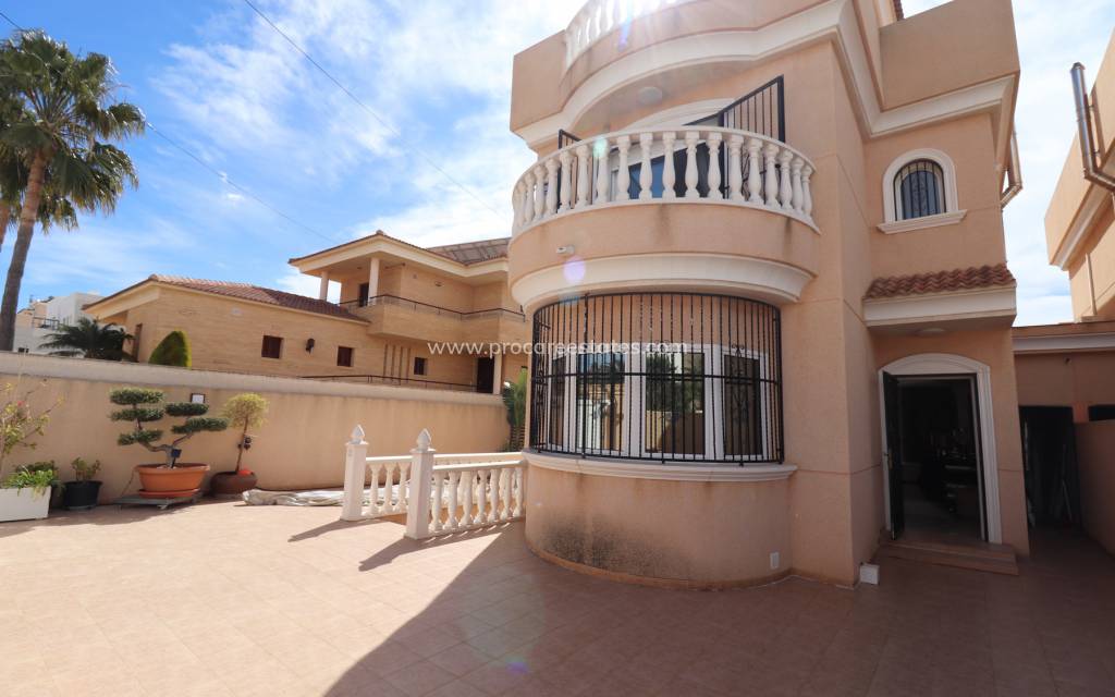 Verkoop - Villa - Torrevieja - Aguas Nuevas