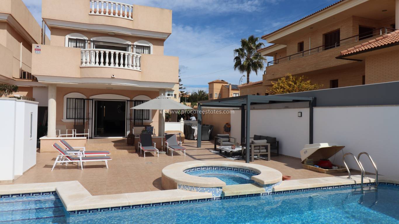 Verkoop - Villa - Torrevieja - Aguas Nuevas