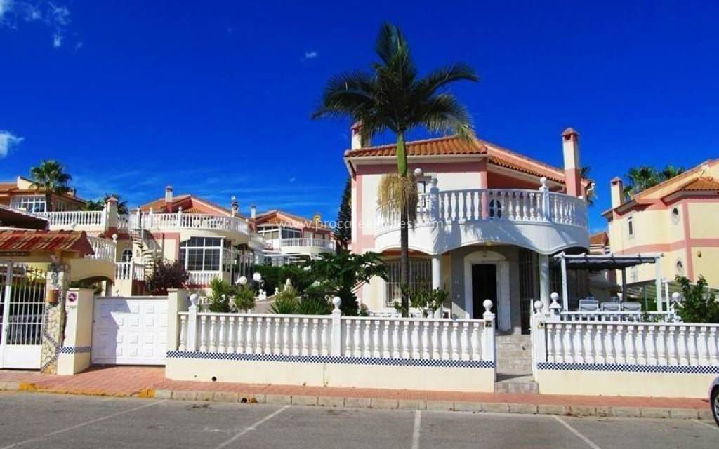 Verkoop - Villa - Torrevieja - Aguas Nuevas
