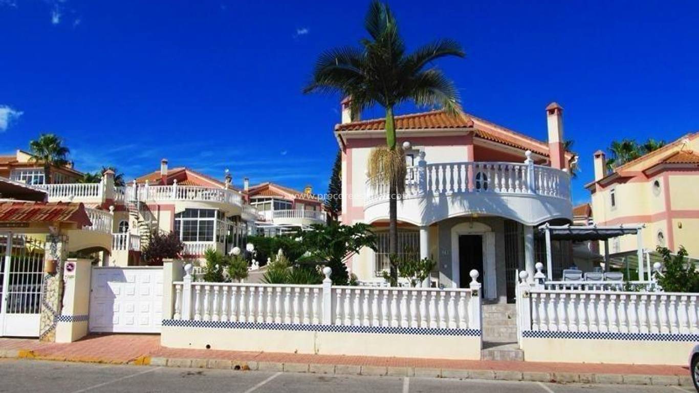 Verkoop - Villa - Torrevieja - Aguas Nuevas