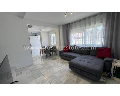 Villa - Verkoop - Torrevieja - Aguas Nuevas