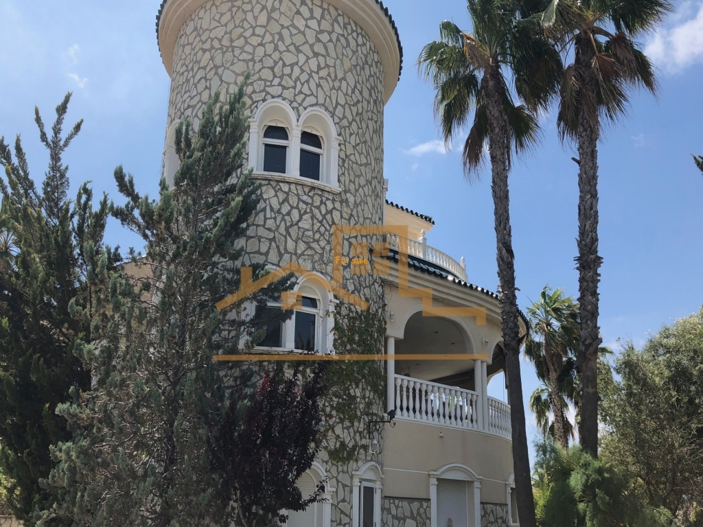 PCE-1002: Villa for sale in Rojales