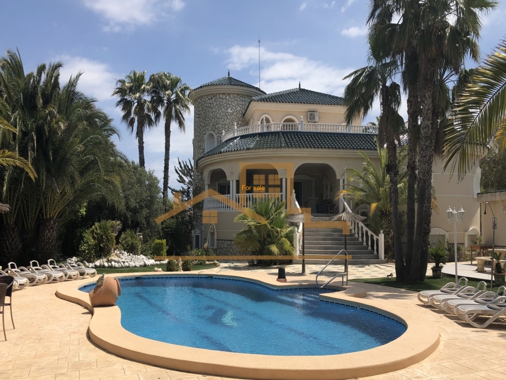 PCE-1002: Villa for sale in Rojales