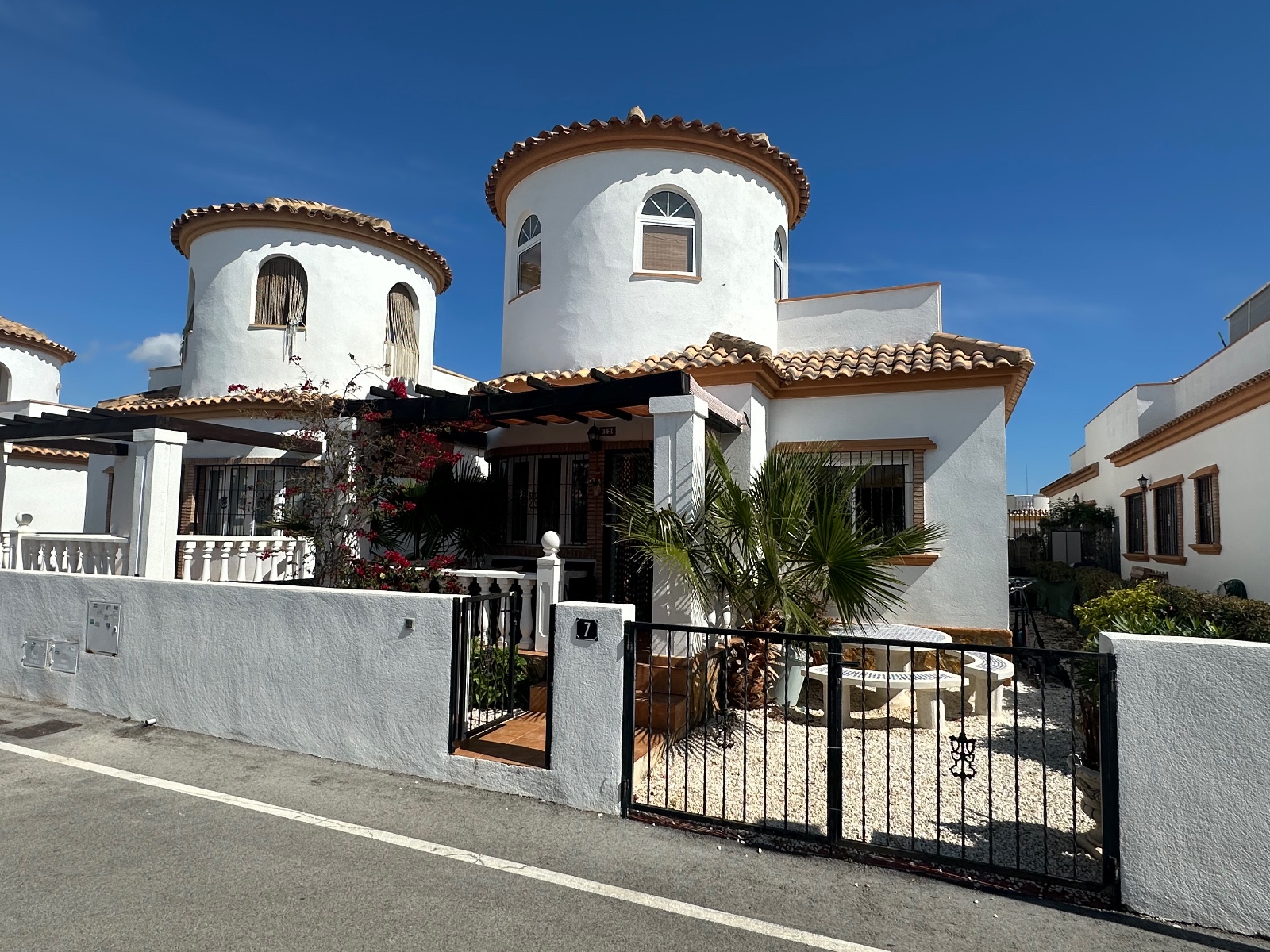 House in Urbanizacion El Raso - view 1